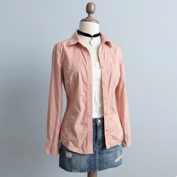 St. John's Bay Tops - Fitted Pink Button Down Blouse Long Sleeve size MEDIUM Stretchy Preppy